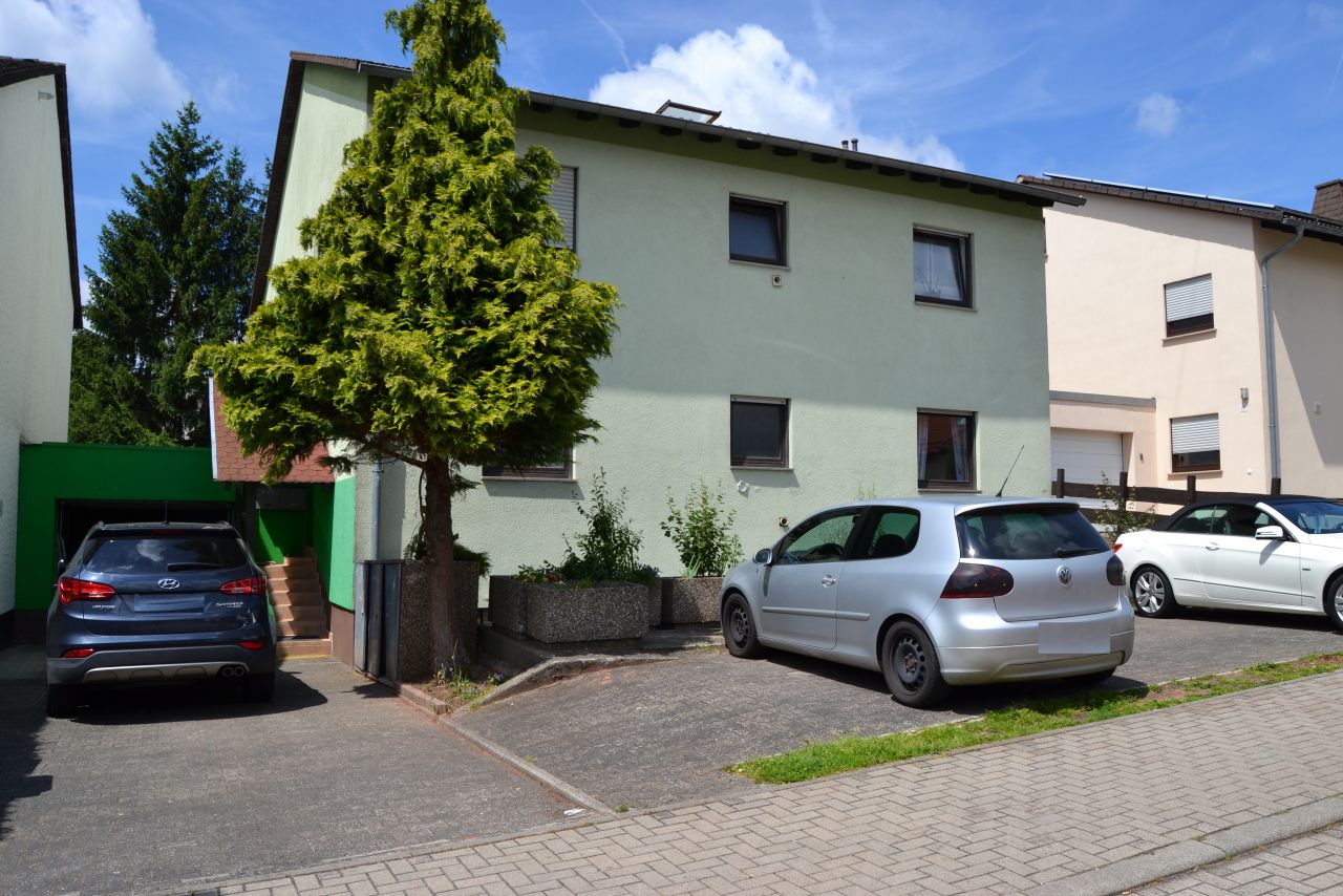 Landstuhl: Großes Mehrfamilienhaus in ruhiger Wohnlage  Landstuhl: Großes Mehrfamilienhaus in ruhiger Wohnlage