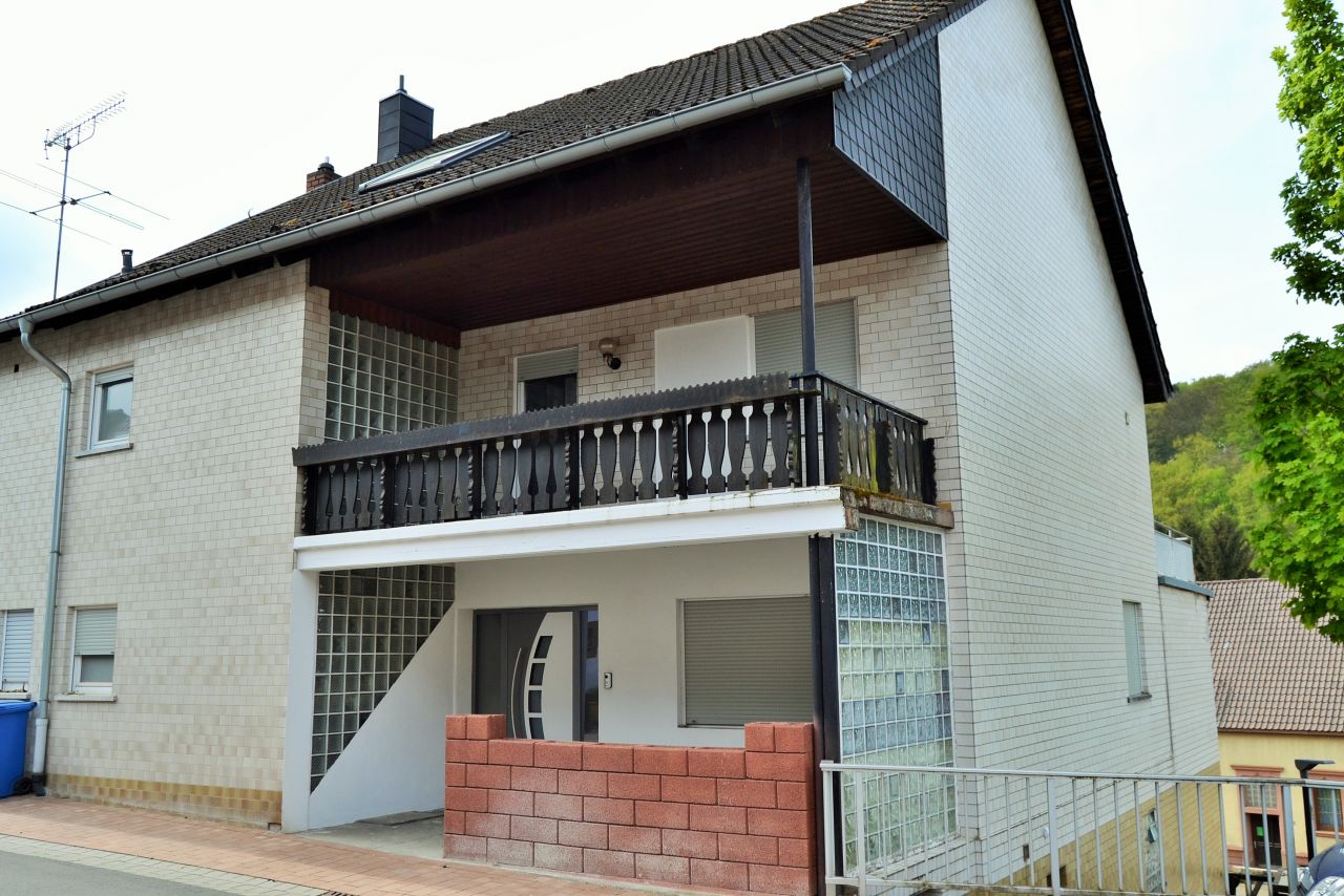 Stambach: DERZEIT NICHT VERFÜGBAR  . . .  * Wahre Schönheit kommt von Innen - komplett saniertes 1-2 Familienhaus  Stambach: DERZEIT NICHT VERFÜGBAR  . . .  * Wahre Schönheit kommt von Innen - komplett saniertes 1-2 Familienhaus