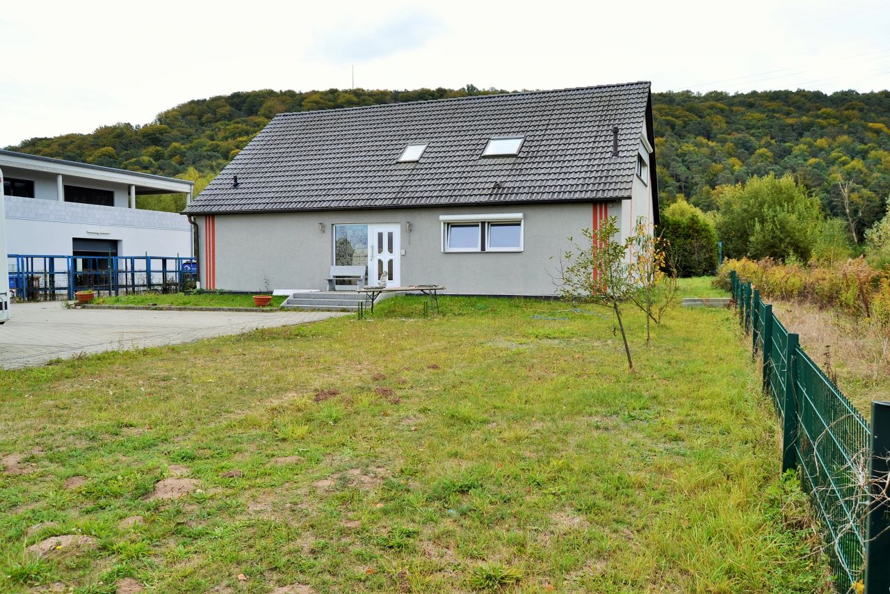 Landstuhl: VERKAUFT Großes Gewerbegrundstück mit einer Halle sowie einem Wohnhaus - Leben und Arbeiten am selben Ort  Landstuhl: VERKAUFT Großes Gewerbegrundstück mit einer Halle sowie einem Wohnhaus - Leben und Arbeiten am selben Ort