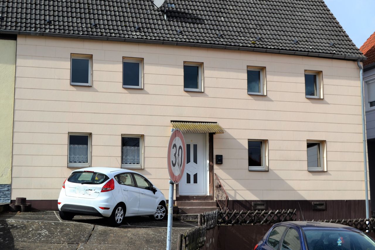 Krottelbach: Doppelhaushälfte mit großzügigem Grundstück sucht neue Familie  Krottelbach: Doppelhaushälfte mit großzügigem Grundstück sucht neue Familie