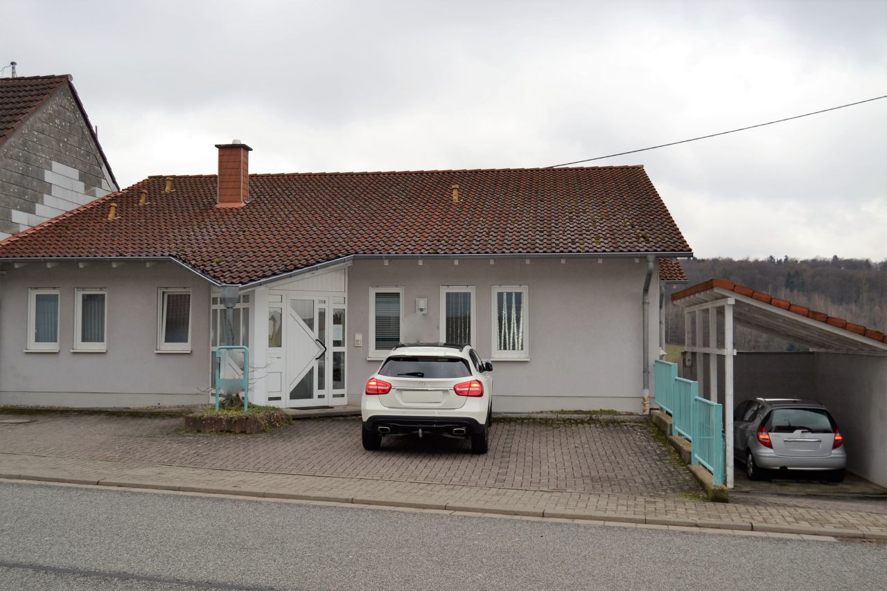 Neunkirchen: *Einfamilienhaus mit eingerichteter Praxis  Neunkirchen: *Einfamilienhaus mit eingerichteter Praxis