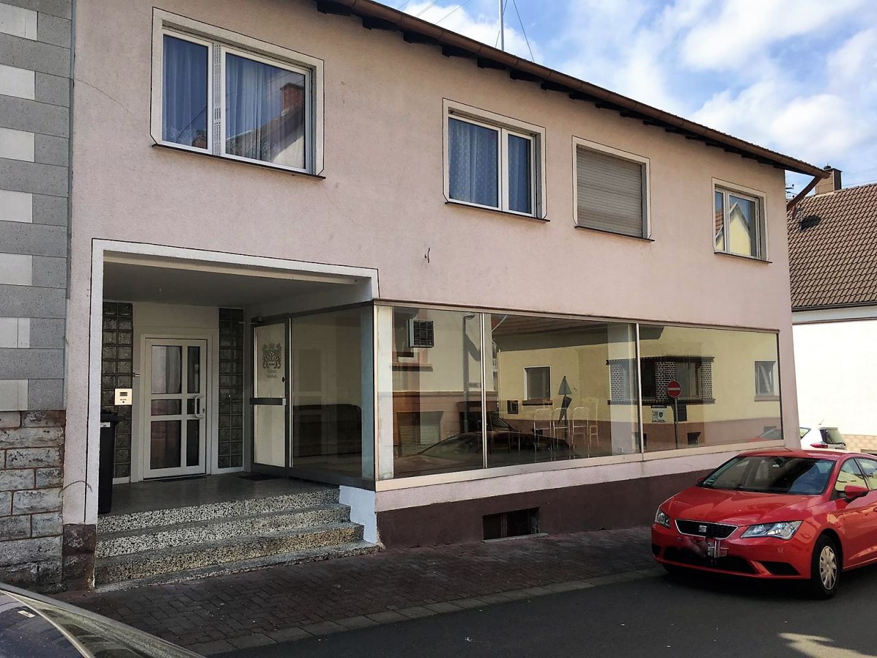 Bexbach: Großes Mehrfamilieinhaus mit großer Garage und Nebengebäude  Bexbach: Großes Mehrfamilieinhaus mit großer Garage und Nebengebäude