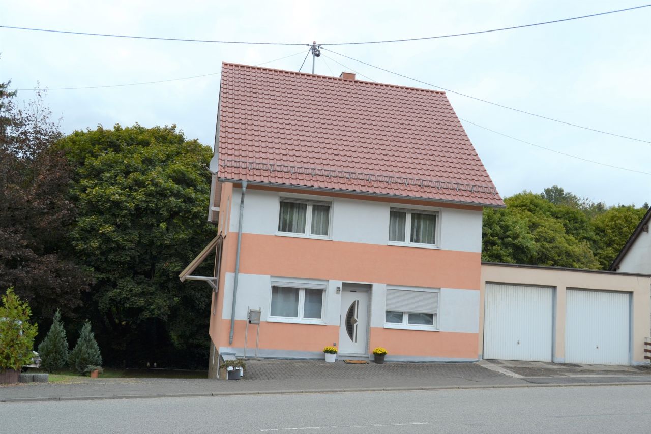 Sankt Wendel: Freistehendes Einfamilienhaus mit Möglichkeit zur teilweise gewerblichen Nutzung  Sankt Wendel: Freistehendes Einfamilienhaus mit Möglichkeit zur teilweise gewerblichen Nutzung