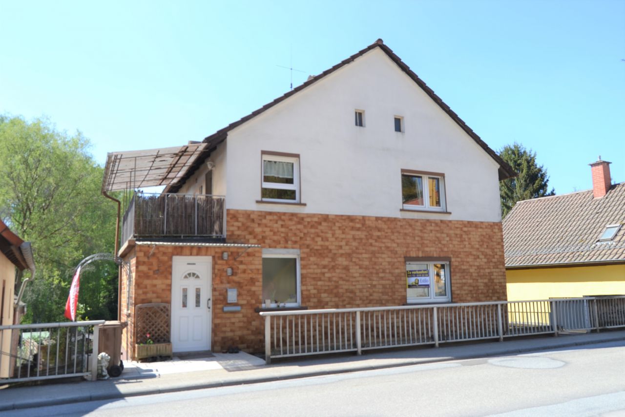 Reichenbach-Steegen: Gepflegtes Einfamilienhaus für kleine Familie  Reichenbach-Steegen: Gepflegtes Einfamilienhaus für kleine Familie