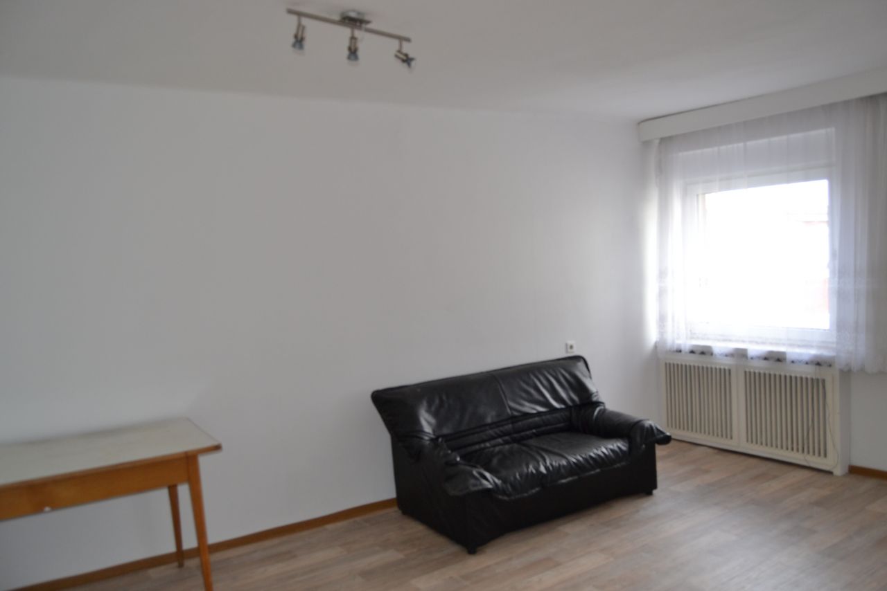 Landstuhl: Wohnung in Landstuhl Zentrum zu vermieten 2,5 Zimmer, Küche EBK, Bad mit Wanne  Landstuhl: Wohnung in Landstuhl Zentrum zu vermieten 2,5 Zimmer, Küche EBK, Bad mit Wanne