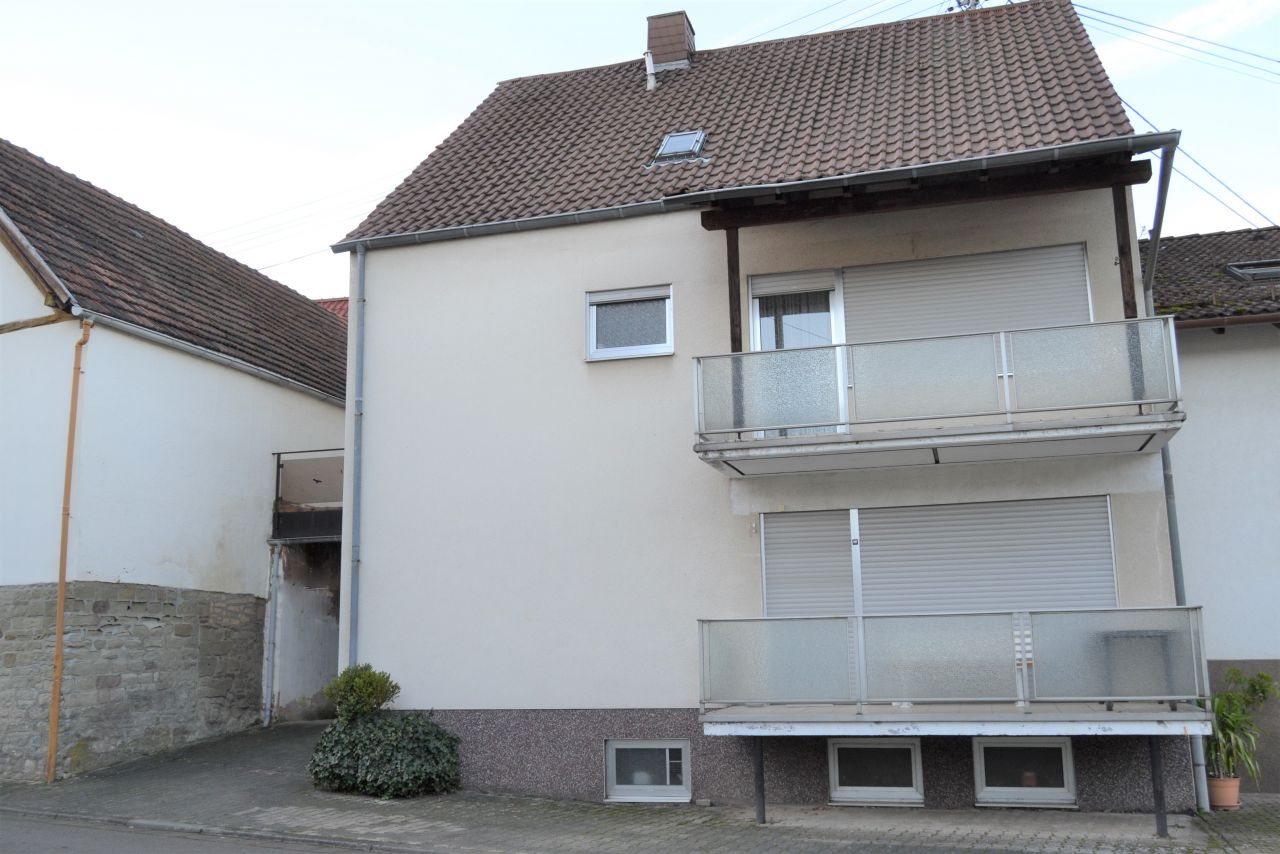Quirnbach: Großzügiges und massives Einfamilienhaus sucht eine neue Familie  Quirnbach: Großzügiges und massives Einfamilienhaus sucht eine neue Familie