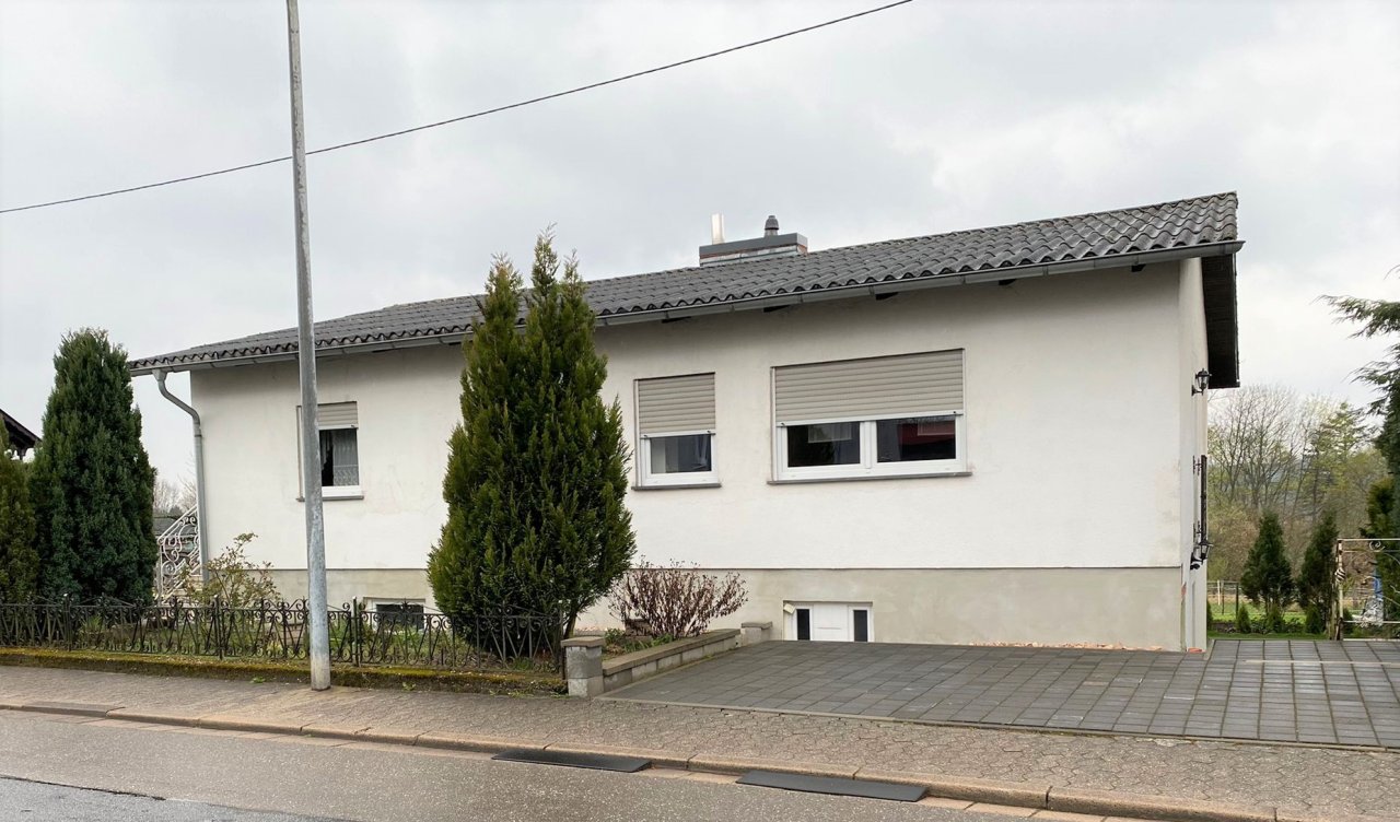 Spiesen-Elversberg: Repräsentatives freistehendes Einfamilienhaus in begehrter Wohnlage - Einliegerwohnung möglich  Spiesen-Elversberg: Repräsentatives freistehendes Einfamilienhaus in begehrter Wohnlage - Einliegerwohnung möglich