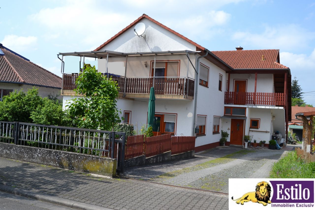 Bruchmühlbach-Miesau: Großzügiges Zweifamilienhaus in ruhiger Lage  Bruchmühlbach-Miesau: Großzügiges Zweifamilienhaus in ruhiger Lage