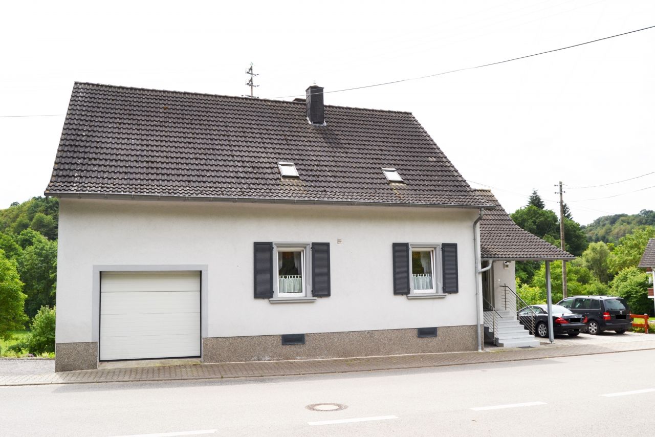 Langenbach: Gemütliches Freistehendes Einfamilienhaus im Grünen  Langenbach: Gemütliches Freistehendes Einfamilienhaus im Grünen