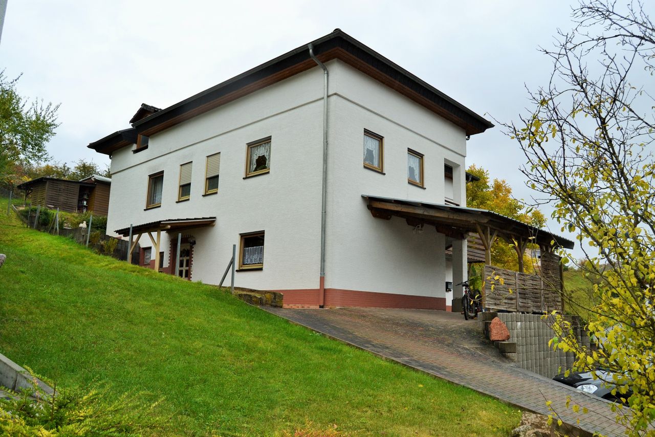 Reichenbach-Steegen: -Reserviert- Großes Einfamilienhaus inklusive Einliegerwohnung + Dachgeschosswohnung - Dieses Angebot sollten Sie sich nicht entgehen lassen!  Reichenbach-Steegen: -Reserviert- Großes Einfamilienhaus inklusive Einliegerwohnung + Dachgeschosswohnung - Dieses Angebot sollten Sie sich nicht entgehen lassen!