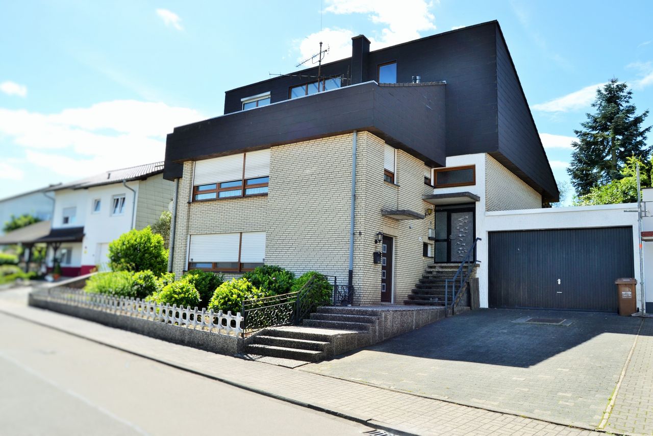 Niedermohr: * Beeindruckendes und gepflegtes Einfamilienhaus in ruhiger Lage  Niedermohr: * Beeindruckendes und gepflegtes Einfamilienhaus in ruhiger Lage