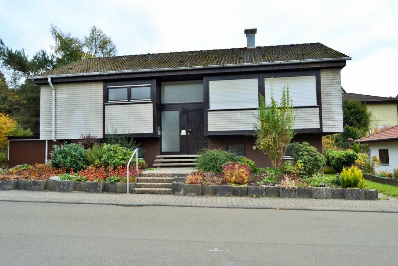 Kusel: * Einfamilienhaus mit Einliegerwohnung sucht neue Familie  Kusel: * Einfamilienhaus mit Einliegerwohnung sucht neue Familie