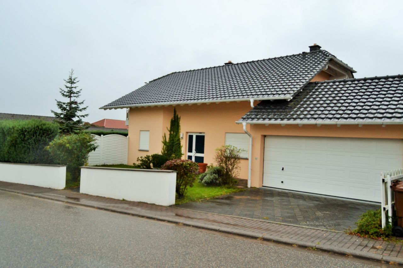 Höhfröschen: Großzügiges freistehendes Einfamilienhaus in ruhiger Lage  Höhfröschen: Großzügiges freistehendes Einfamilienhaus in ruhiger Lage