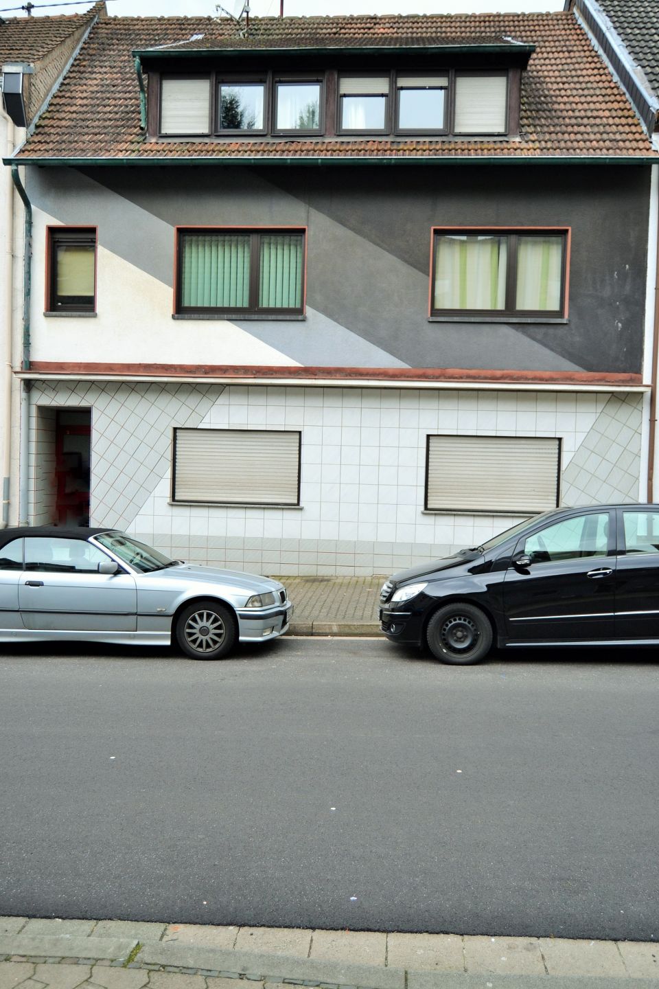 Saarbrücken: Kapitalanlage - Renditeobjekt - Repräsentatives Mehrfamilienhaus oder auch Mehrgenerationenhaus  Saarbrücken: Kapitalanlage - Renditeobjekt - Repräsentatives Mehrfamilienhaus oder auch Mehrgenerationenhaus