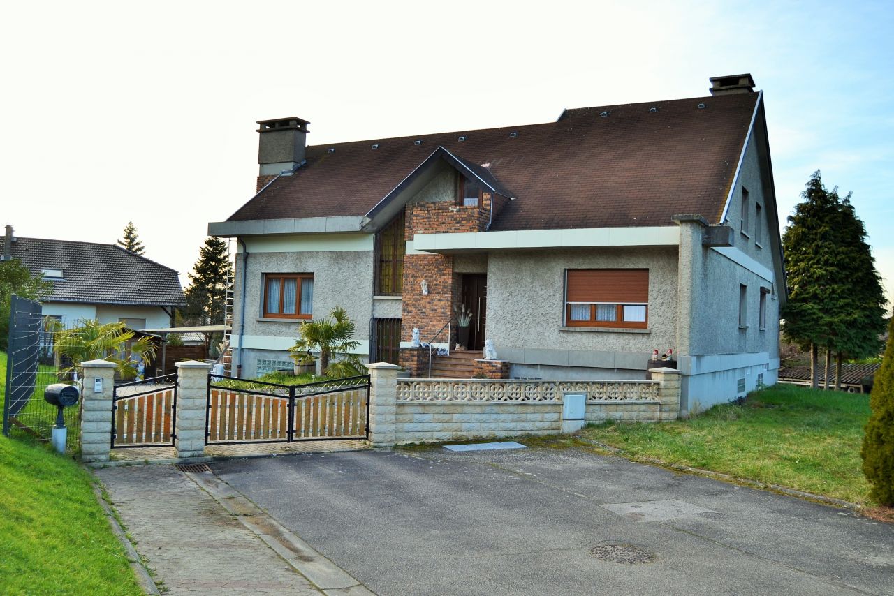 Saarbrücken: Sehr gepflegtes Einfamilienhaus mit Einliegerwohnung in Stiring Wendel/Nähe Saarbrücken ( 5km )  Saarbrücken: Sehr gepflegtes Einfamilienhaus mit Einliegerwohnung in Stiring Wendel/Nähe Saarbrücken ( 5km )