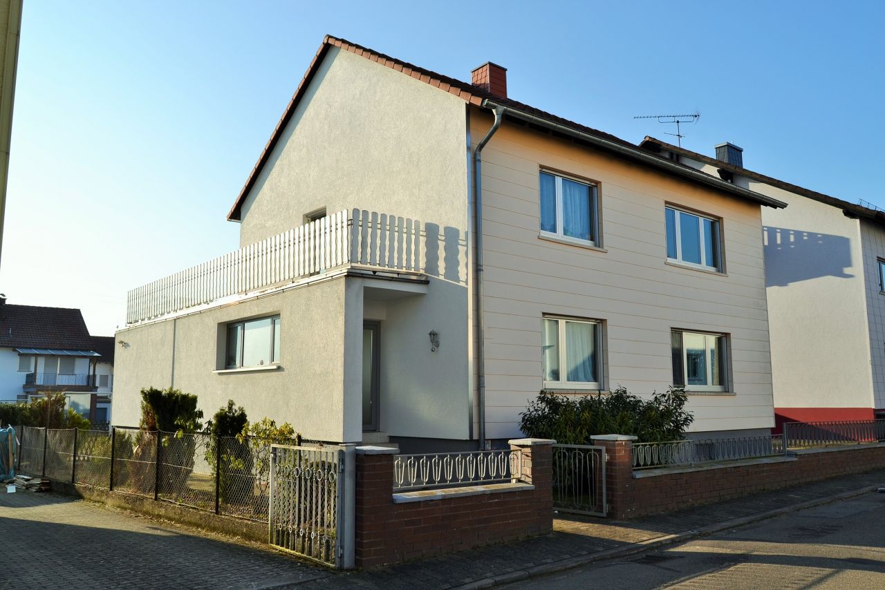 Ramstein-Miesenbach: Großzügiges gepflegtes Einfamilienhaus in Top Lage  Ramstein-Miesenbach: Großzügiges gepflegtes Einfamilienhaus in Top Lage