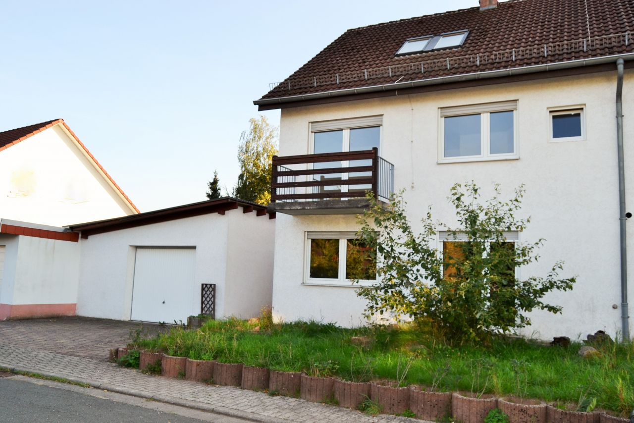 Clausen: * Gepflegte Doppelhaushälfte mit 6 Schlafzimmern bietet auch großen Familien genügend Platz  Clausen: * Gepflegte Doppelhaushälfte mit 6 Schlafzimmern bietet auch großen Familien genügend Platz