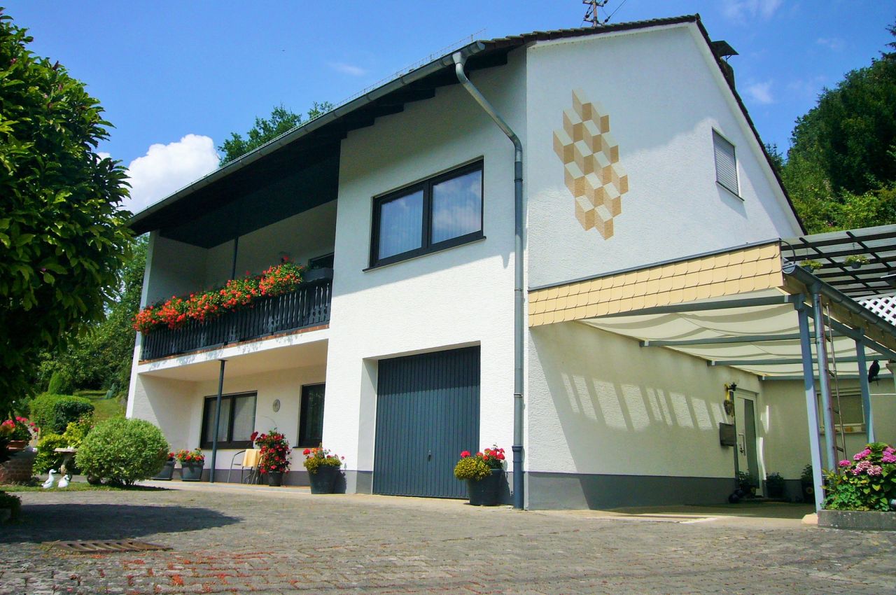 St. Julian: * Freistehendes Einfamilienhaus ( mehrere Wohneinheiten möglich ) mit sehr großem Grundstück   St. Julian: * Freistehendes Einfamilienhaus ( mehrere Wohneinheiten möglich ) mit sehr großem Grundstück