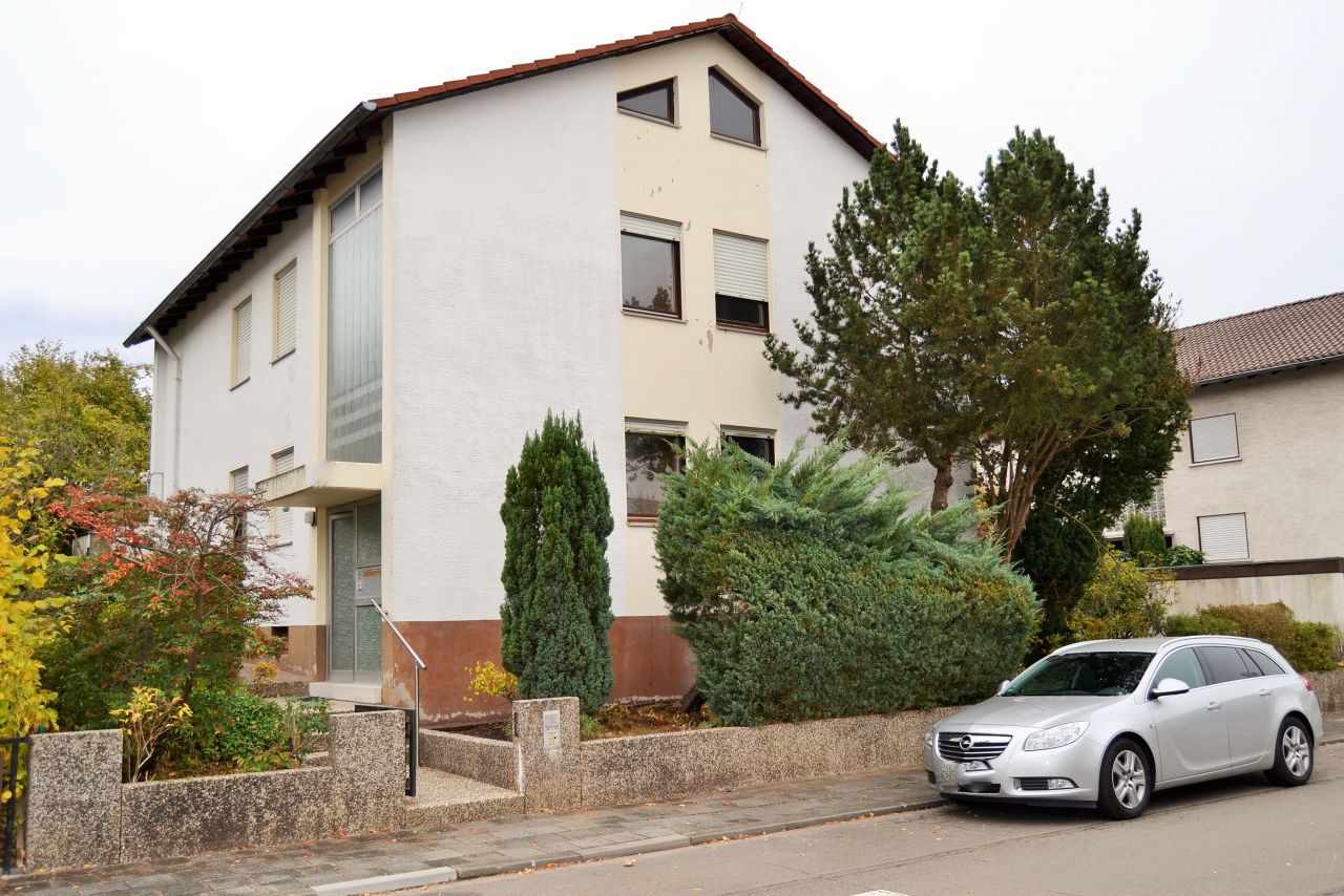 Kaiserslautern:  * Gepflegtes Ein-/Zweifamilienhaus mit zwei 1 Zimmer Apartment nähe Blechhammerweiher  Kaiserslautern:  * Gepflegtes Ein-/Zweifamilienhaus mit zwei 1 Zimmer Apartment nähe Blechhammerweiher