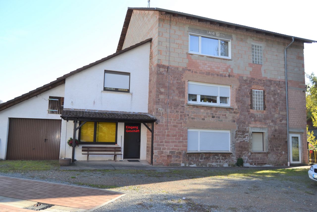 Reichenbach-Steegen: VERKAUFT - Freistehendes Einfamilienhaus mit Friseurgeschäft/Ladengeschäft sowie Einliegerwohnung  Reichenbach-Steegen: VERKAUFT - Freistehendes Einfamilienhaus mit Friseurgeschäft/Ladengeschäft sowie Einliegerwohnung