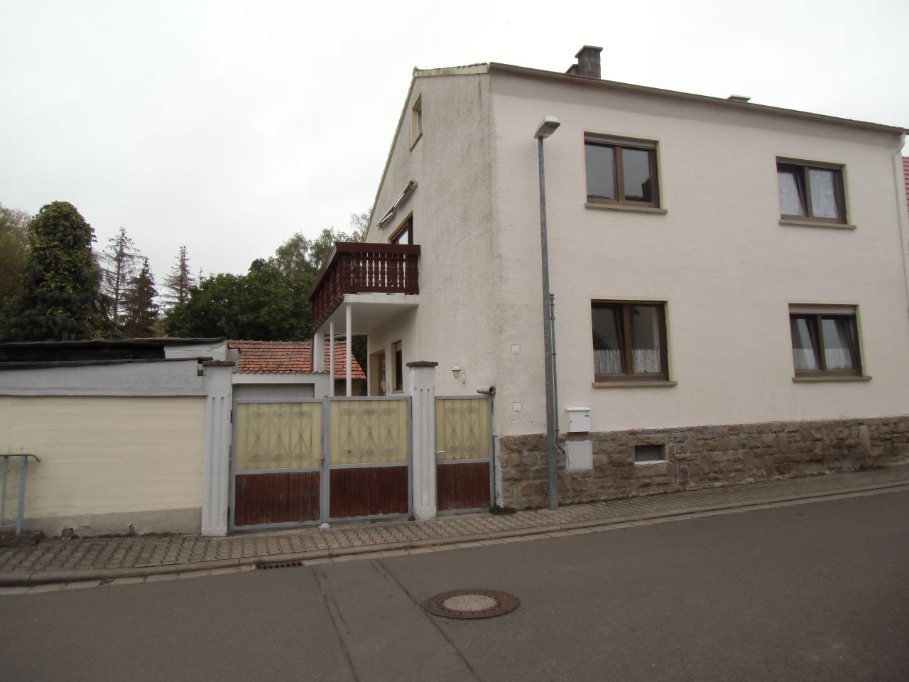 Nieder-Wiesen: AK - Kernsaniertes, wunderschönes Ein-/Zweifamilienhaus in sehr ruhiger Lage  Nieder-Wiesen: AK - Kernsaniertes, wunderschönes Ein-/Zweifamilienhaus in sehr ruhiger Lage
