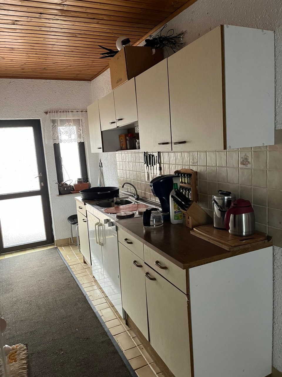 Küche mit Einbauküche Besucherwohnung