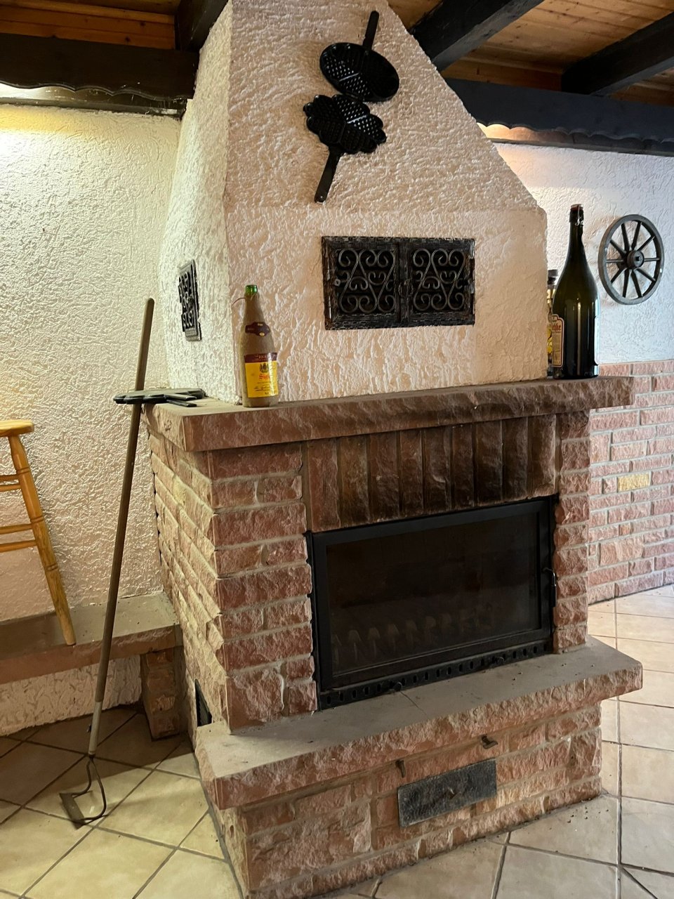 Kamin im Partyraum